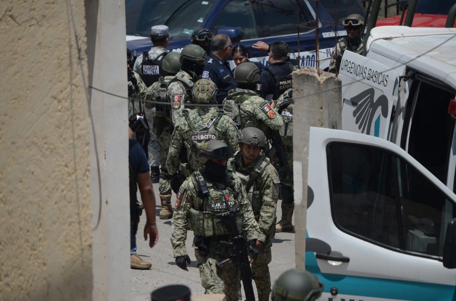 Robo de ambulancia termina en persecución y choque en Parral; detienen a dos sujetos armados