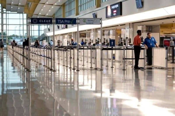Propone EE.UU. cobrar hasta 15 mil dólares a solicitantes de visas