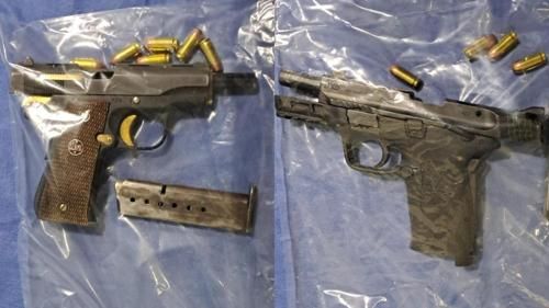 Presentan a detenidos con armas en La Hacienda; tienen 18 y 24 años