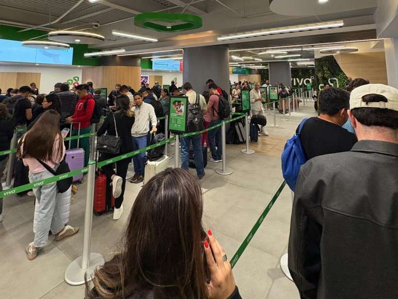Cancelan vuelos en Cdmx por tormenta; se inundan salas y pistas