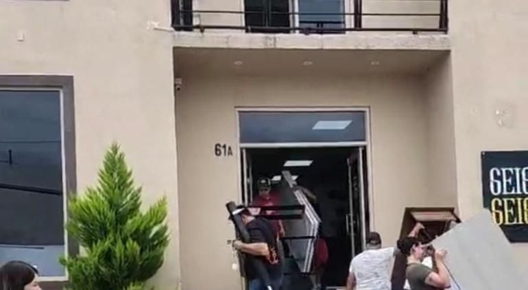 ¡Se llevaron los muebles! Saquearon víctimas oficinas de Grupo Pacheco