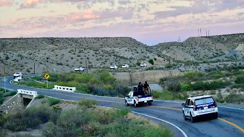 Investigan robo con violencia de tres vehículos en la carretera Ojinaga–Chihuahua