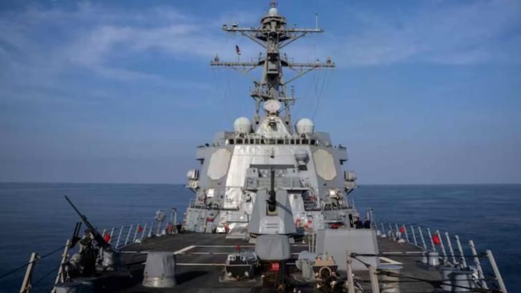 Suspenso mundial… despliega EU buques y submarino en Venezuela