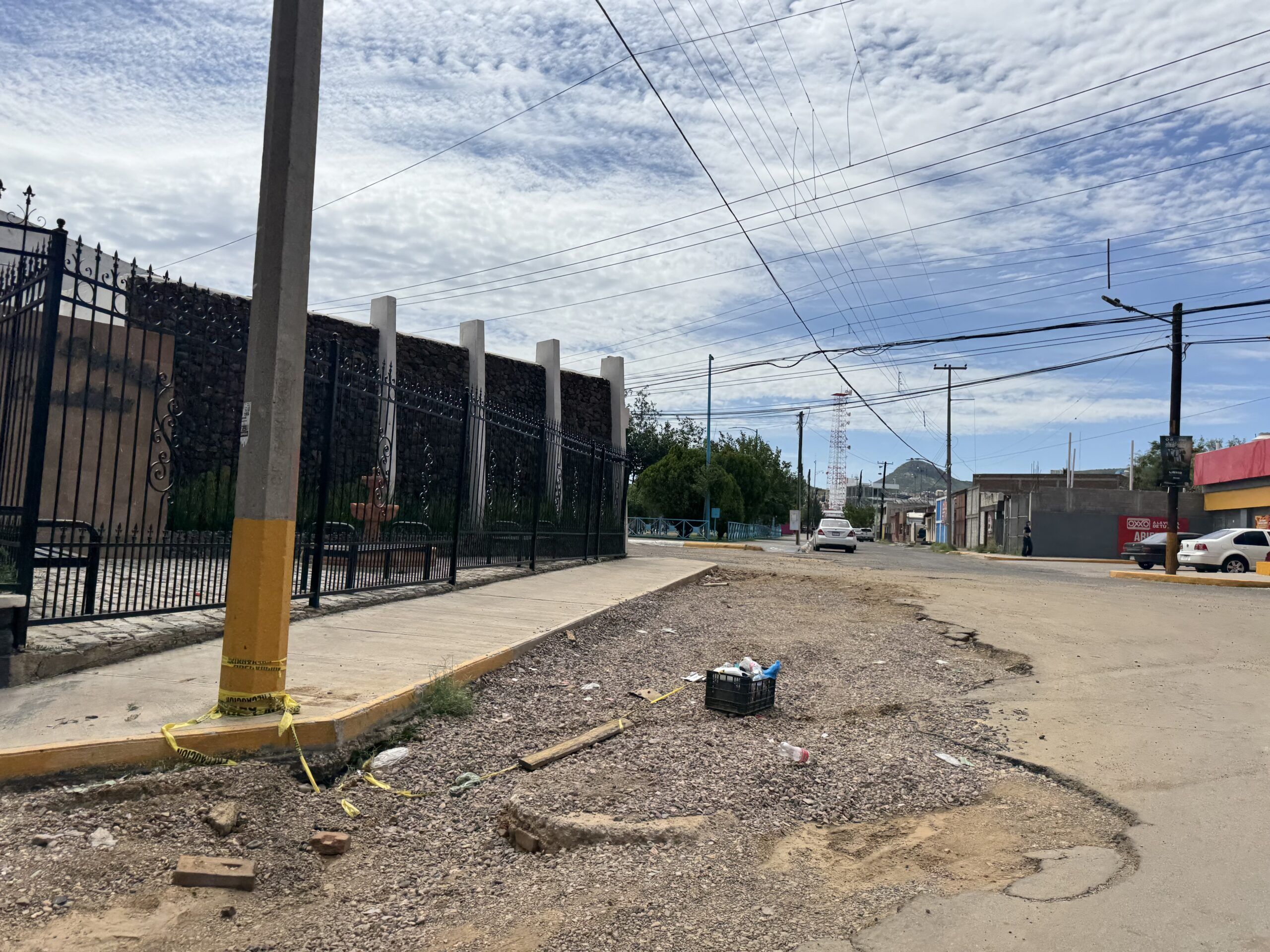 Vecinos estallan contra JMAS por destrozar calle recién pavimentada en Parral