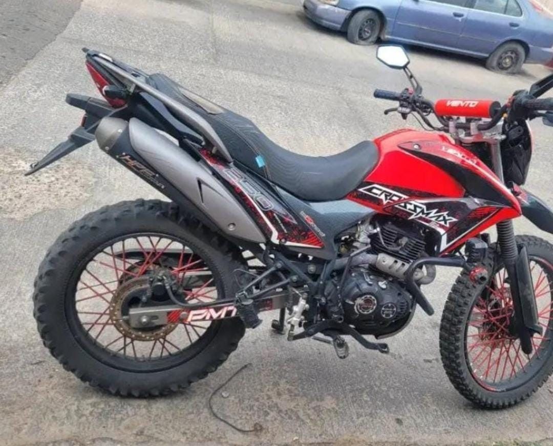 Roban motocicleta Crosmax 250 en pleno centro de Parral; ofrecen recompensa de 10 mil pesos