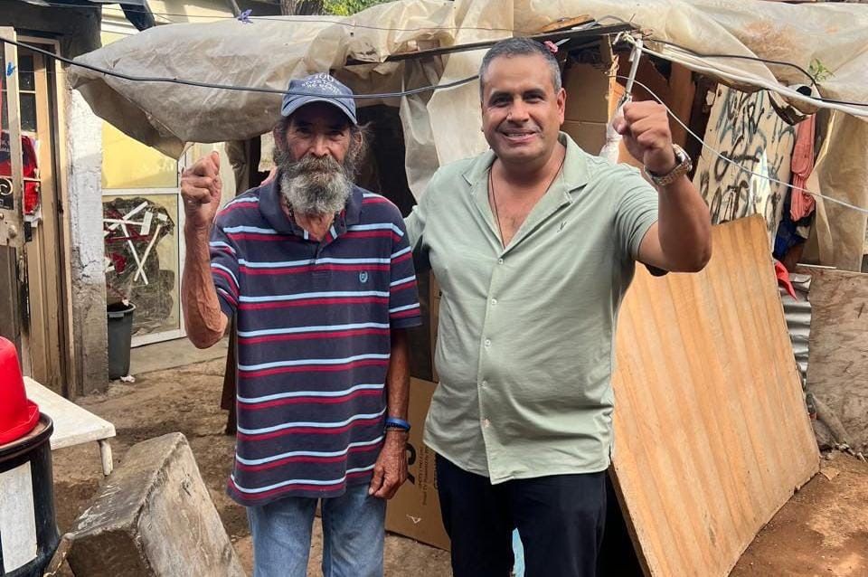 “El Caballo” Lozoya arranca programa de construcción de cuartos en Parral