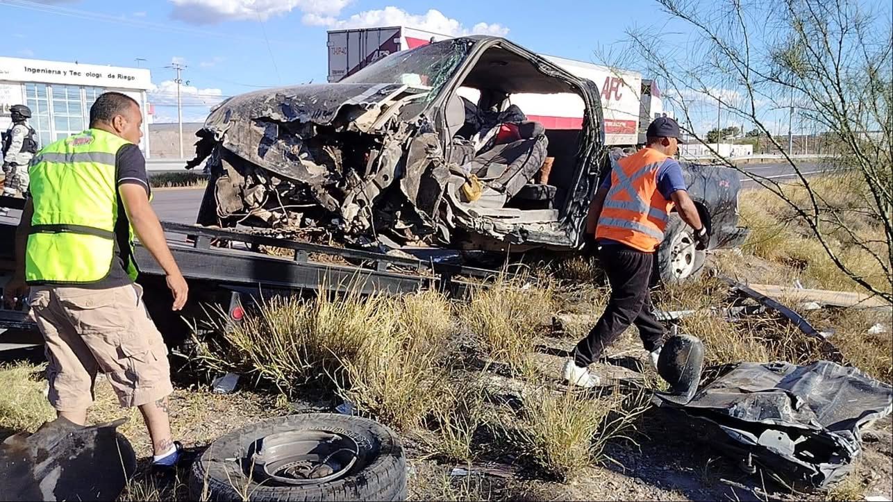 Conductor de pick-up quedó prensado tras fuerte volcadura en la carretera federal