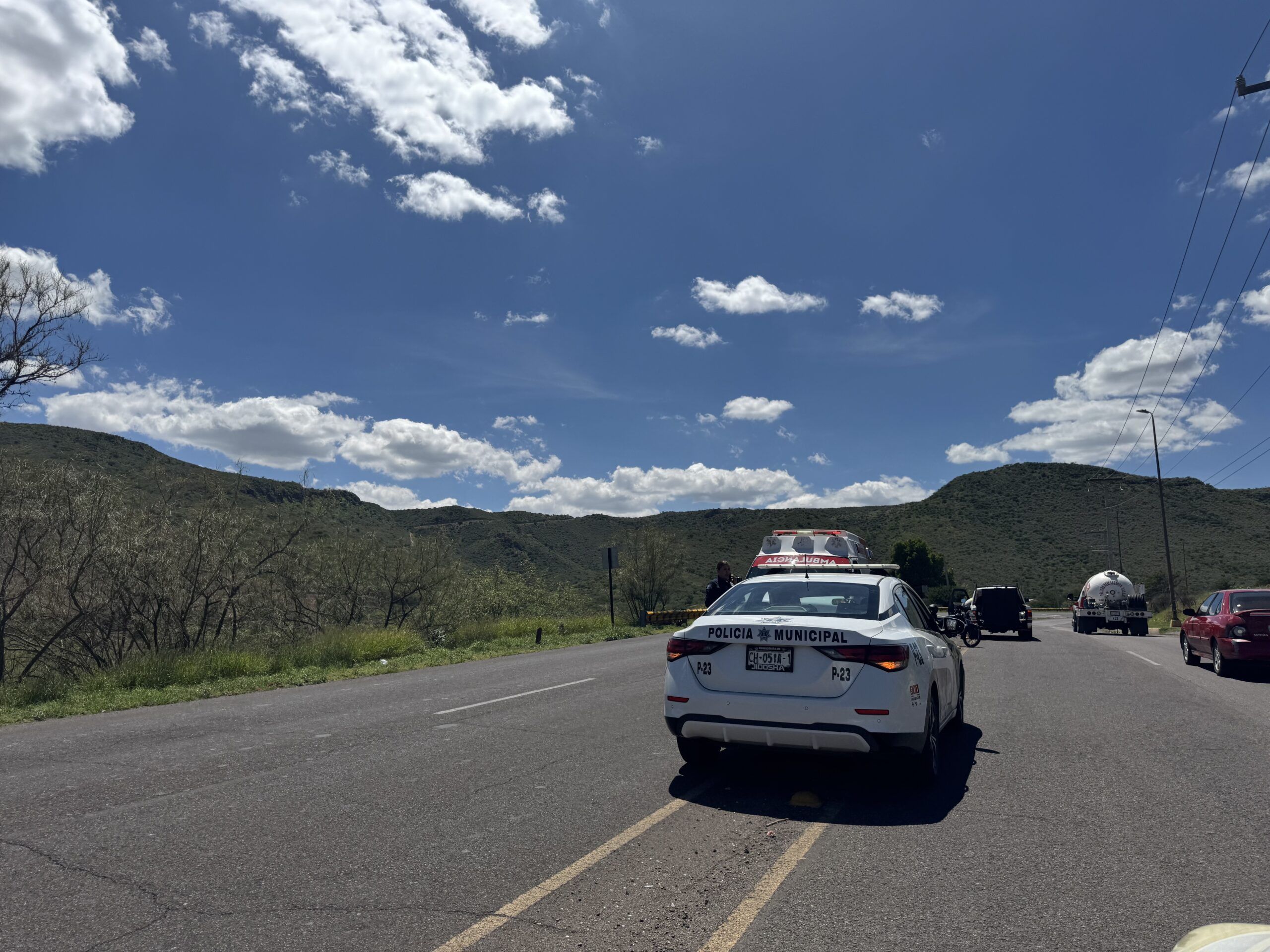 Derrapa motociclista en el Periférico Sur; queda lesionado