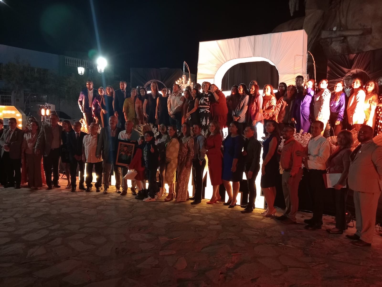 Confunden fuegos pirotécnicos con balazos durante festejo del 50 aniversario de la Normal