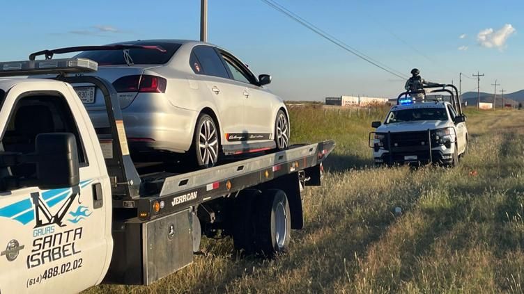 Conductor pierde el control y derrapa en carretera Chihuahua–Cuauhtémoc