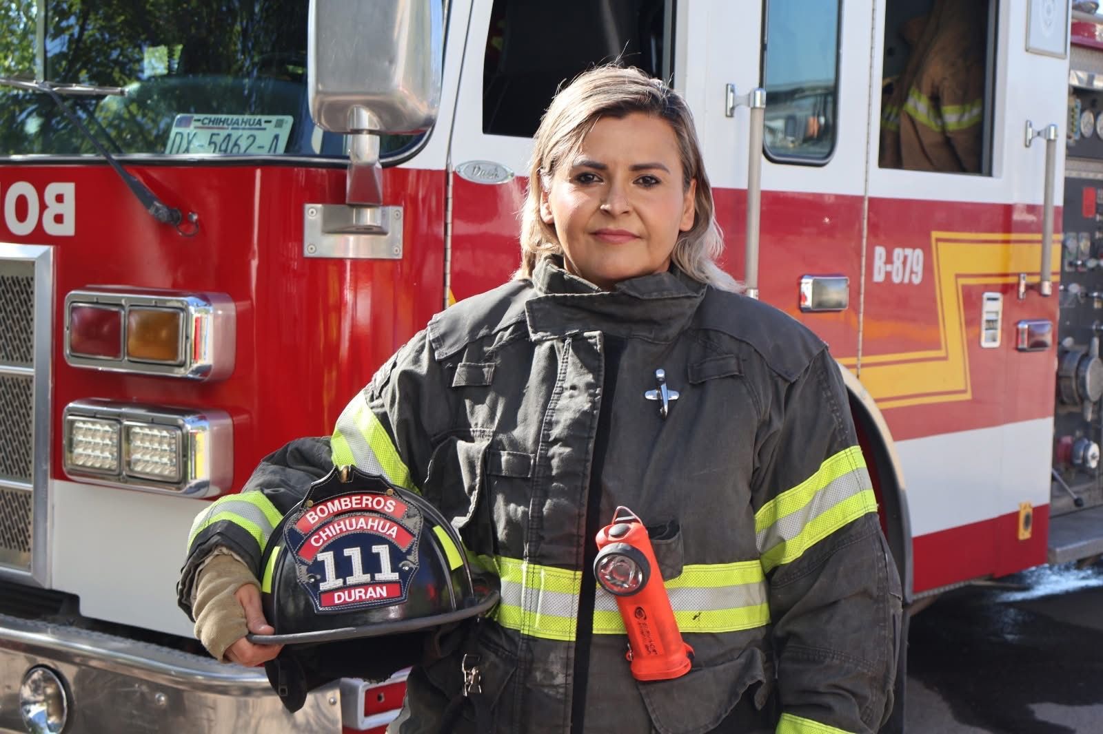 Conoce a Sandra Durán, la bombero que venció al cáncer de mama