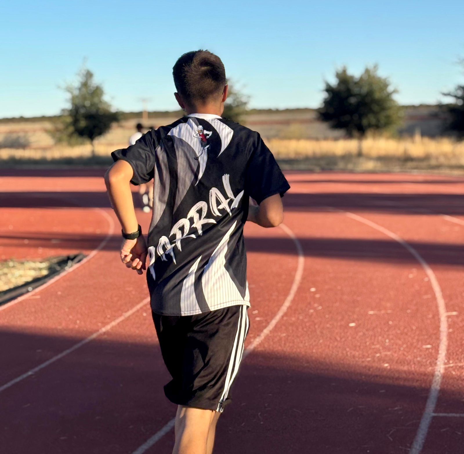 Impulsa IMJUVE al Club “Runners Parral” con apoyo clave para su crecimiento