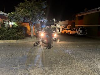 Joven motociclista resulta lesionado tras chocar en la colonia Américas