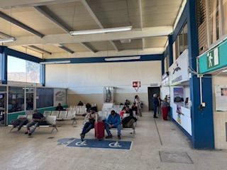 “Pasajeros quedan varados en la Central de Parral ante cierre de carreteras por manifestaciones”