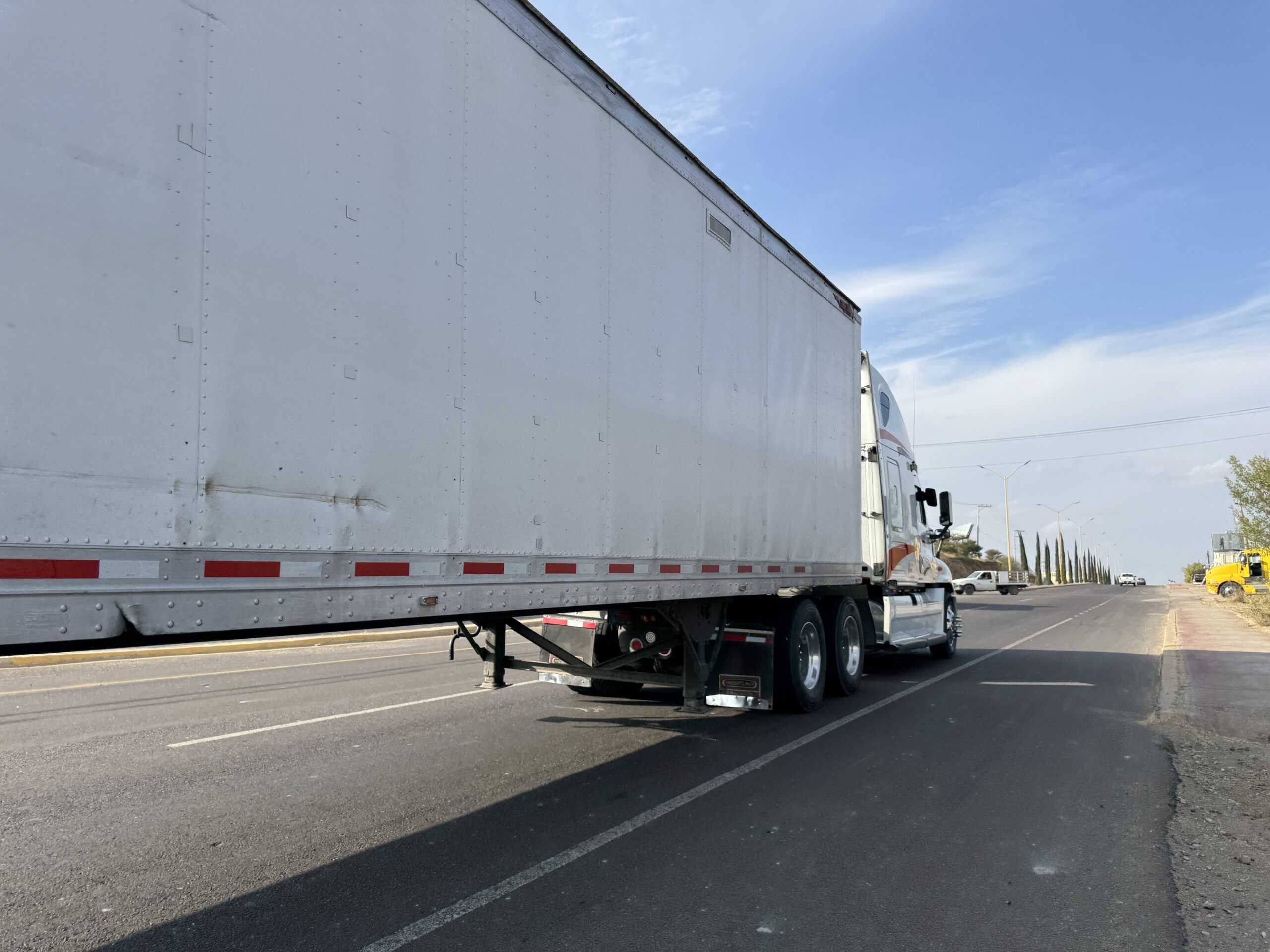Aumenta el tráfico 60% en carreteras de Parral; repuntan ventas de diésel, gasolina y comida en todo el corredor hacia Durango y Chihuahua