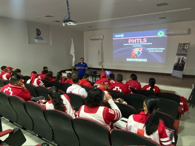 La Cruz Roja Parral capacita a 24 Técnicos en Urgencias Médicas con curso PHTLS para fortalecer la atención prehospitalaria