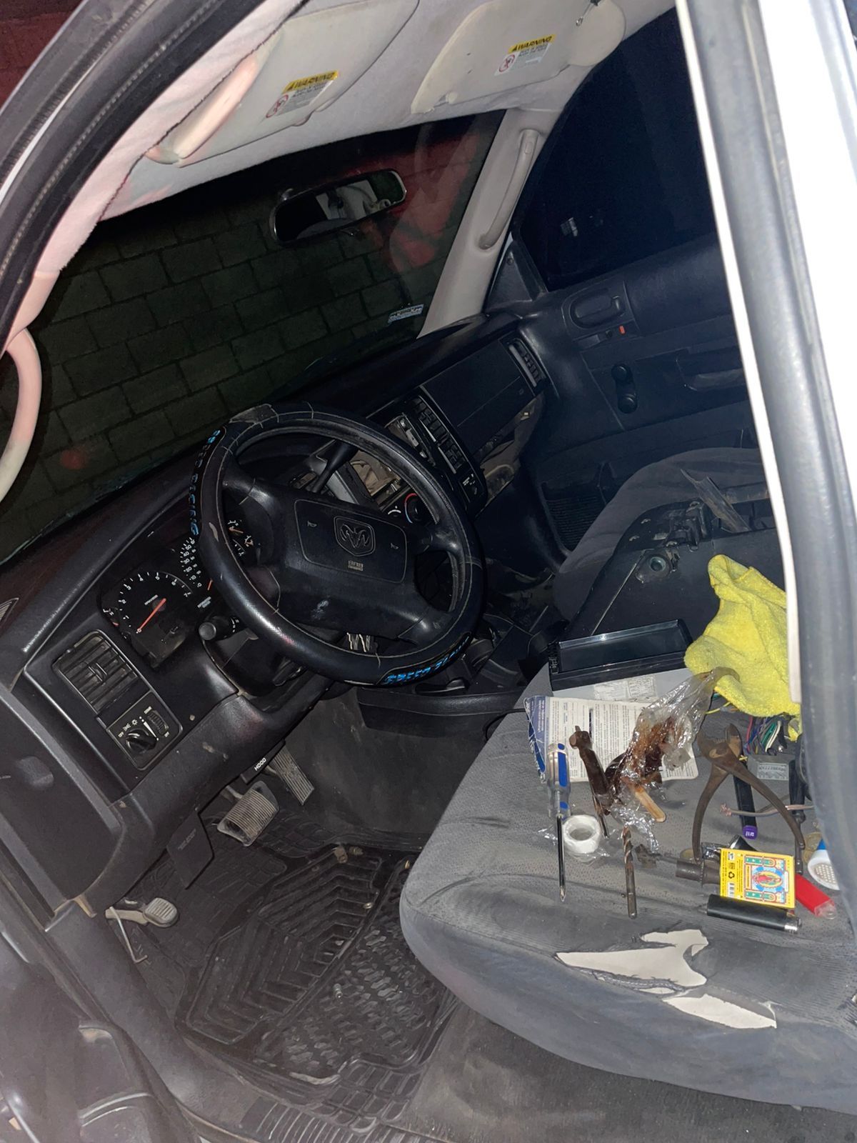 Presunto ladrón es retenido por ciudadano tras intento de robo en camioneta