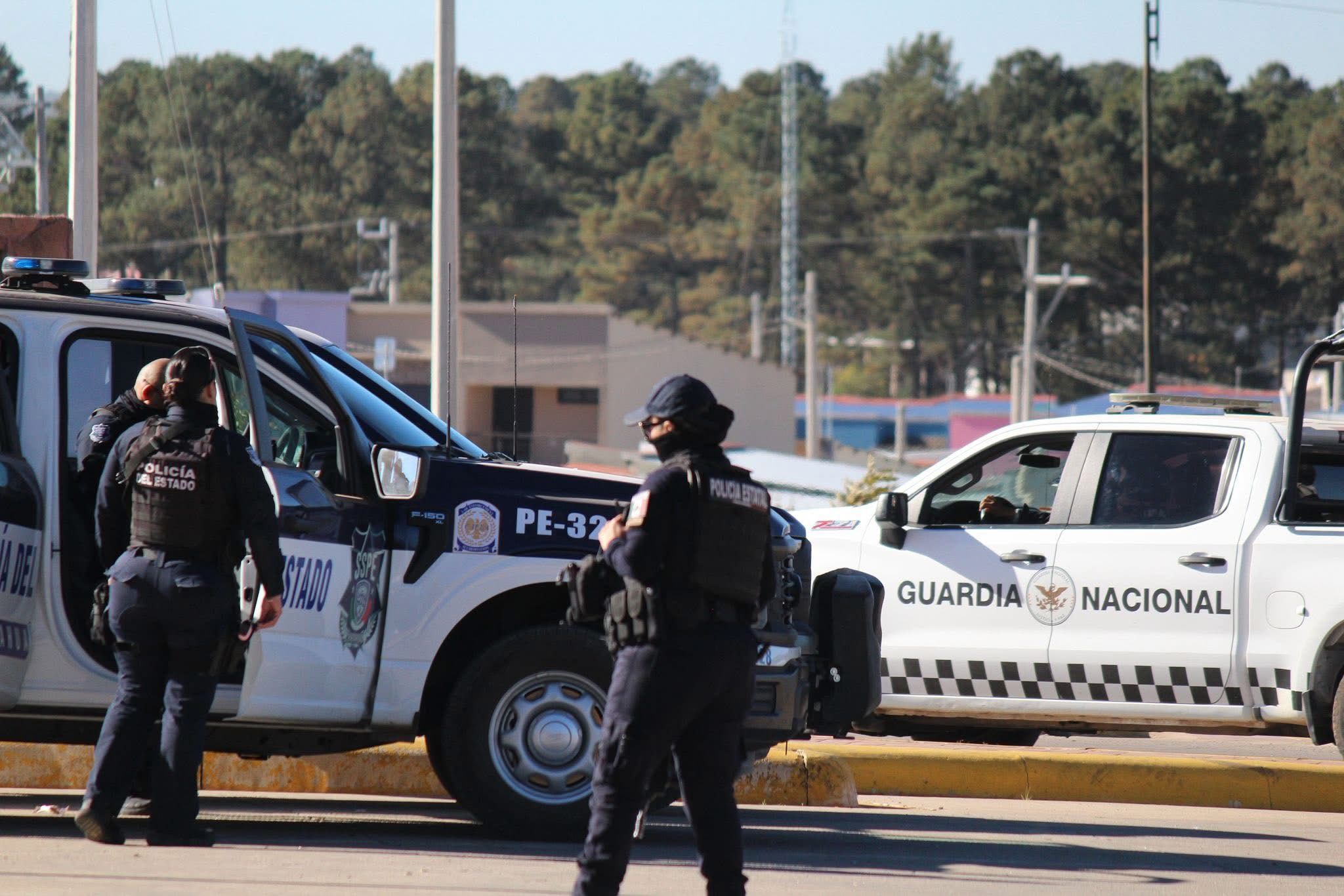 Detienen a tres jóvenes que dijeron ser de “La Línea” en Guachochi; les aseguran pistola