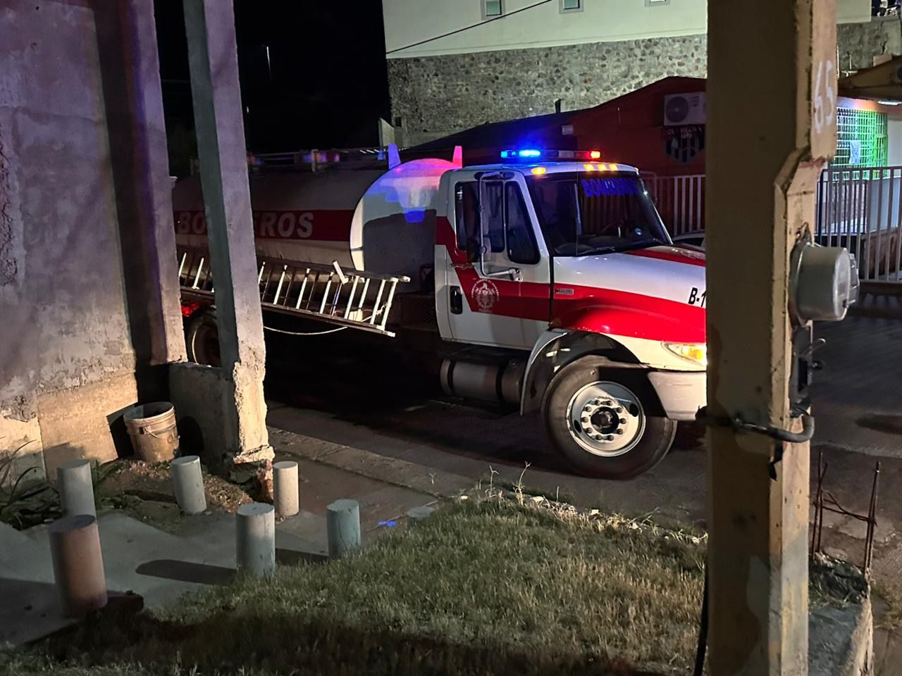 Perro muerde manguera de gas y provoca incendio en la Sección 9