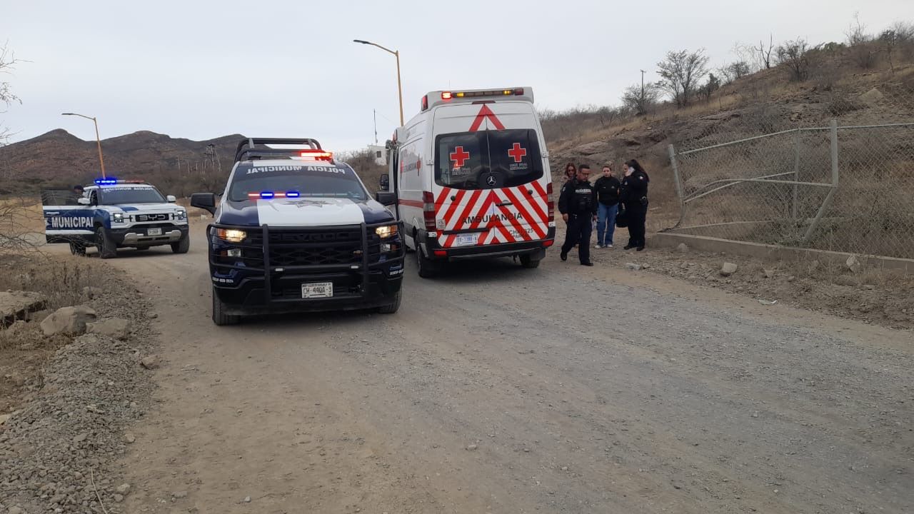 Vuelca Jeep en camino a Rancho Cabadeña; dos hombres resultan lesionados