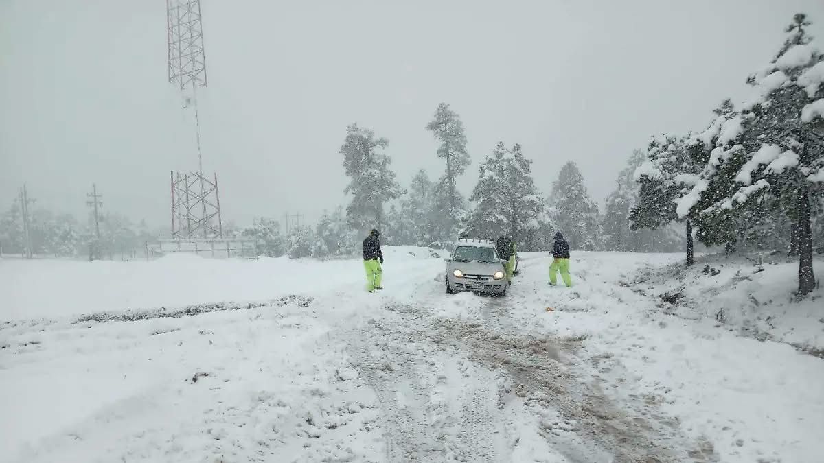 Se acumula la nieve: cierran carretera de Parral a Guadalupe y Calvo
