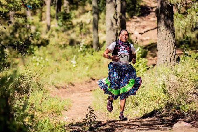 Lorena Ramírez corrió 100 km en Hong Kong y le recordó al mundo que hay pueblos que caminan para sobrevivir