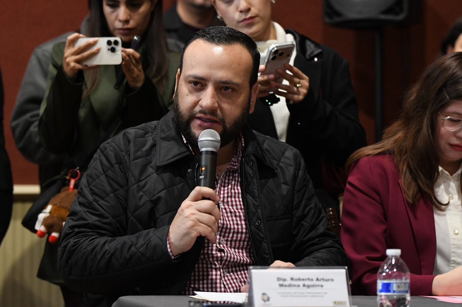 Gusano barrenador pone en jaque al ganado mexicano, advierte Arturo Medina
