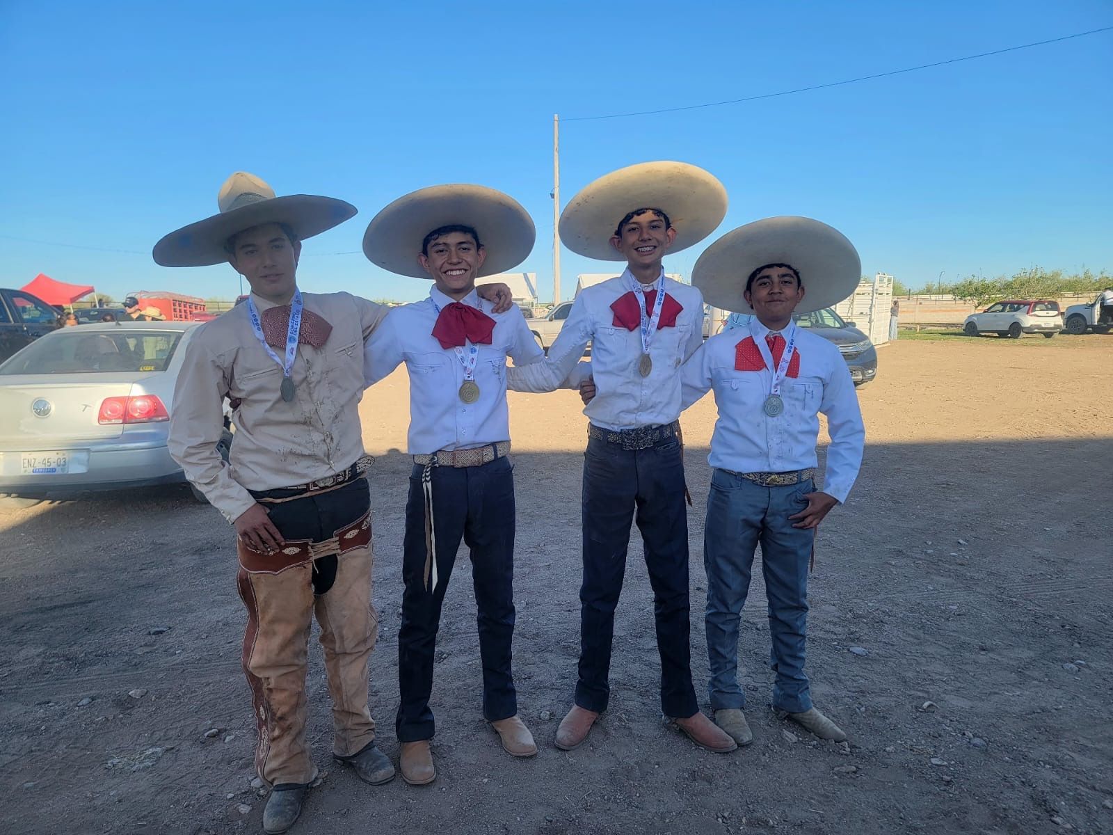 Charros de Parral brillan en Delicias y regresan con medallas de oro y plata