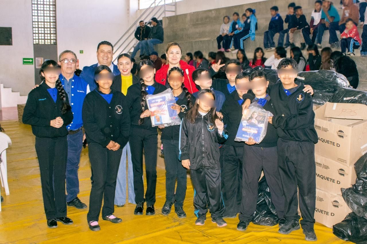 Refuerzan educación en Santa Bárbara con entrega de útiles a nivel básico