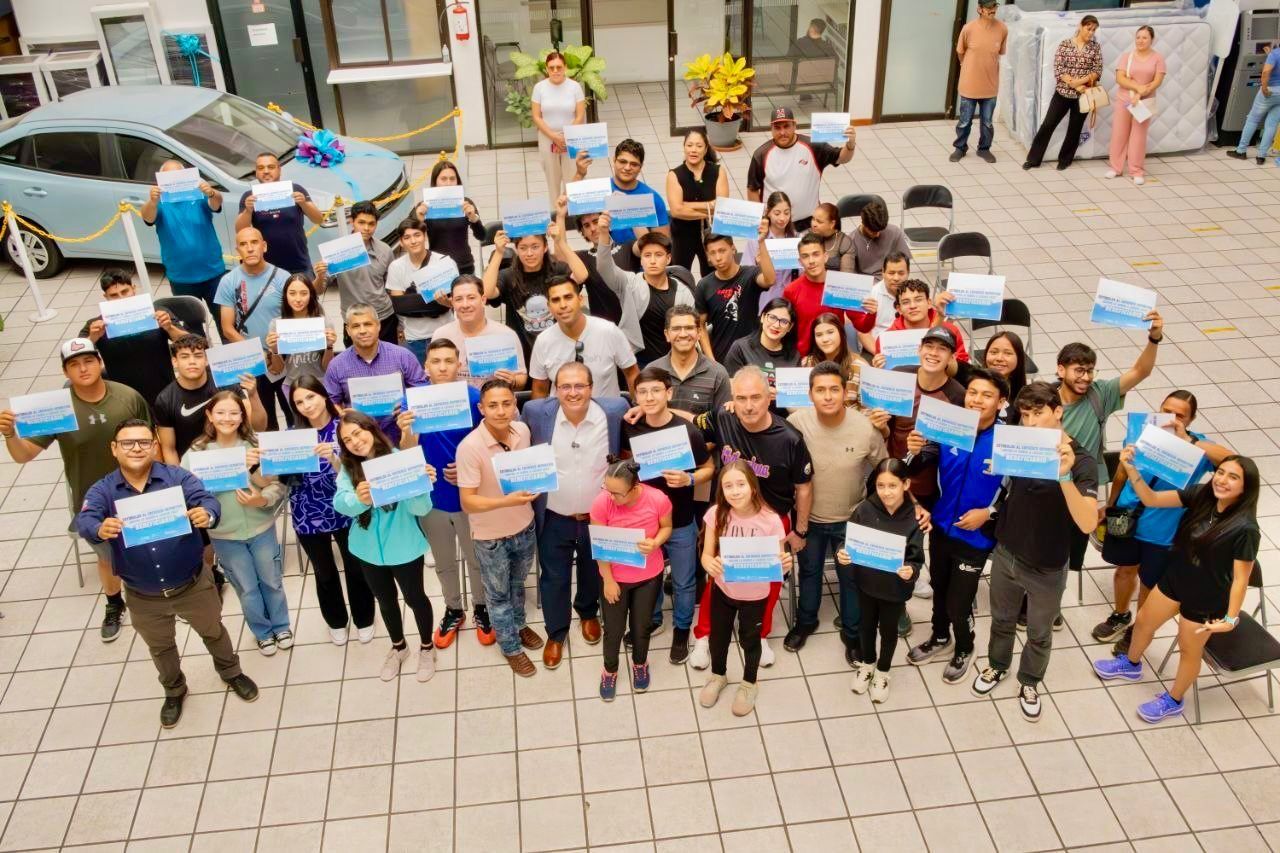 Impulsa Gobierno Municipal de Parral el talento deportivo con entrega de estímulos económicos