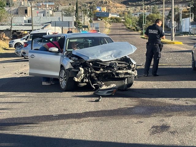 Aparatoso accidente en acceso a Las Fuentes deja cuantiosos daños
