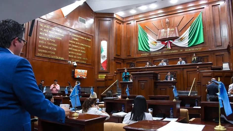 Diputado desata polémica: “Los hombres también tienen leche” en debate sobre lactancia