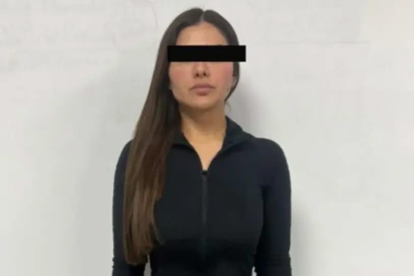 Descubre infidelidad de su esposo y termina detenida por extorsionar a la maestra de su hija