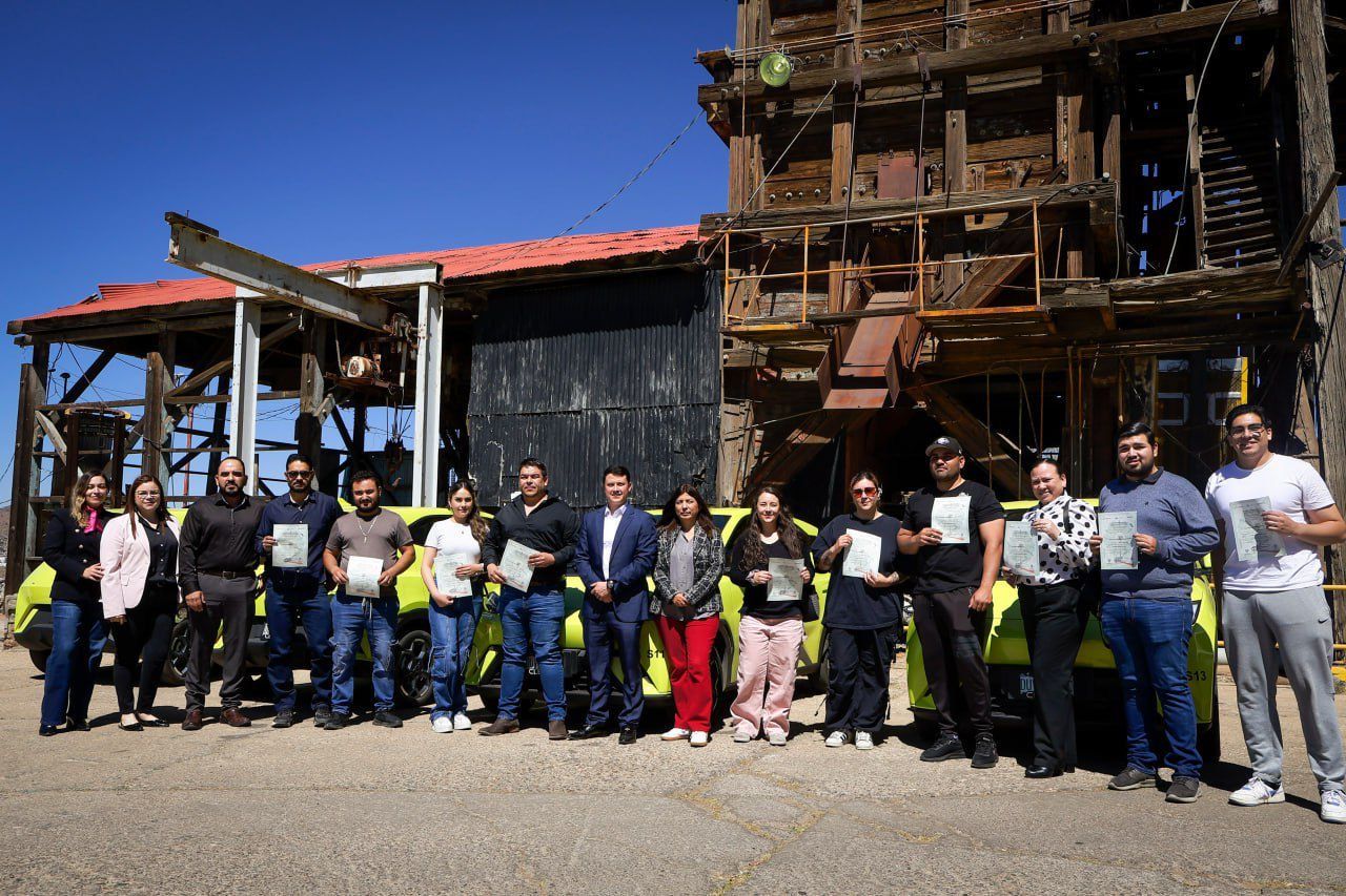 Impulsan capacitación laboral en Parral; 22 trabajadores reciben constancia