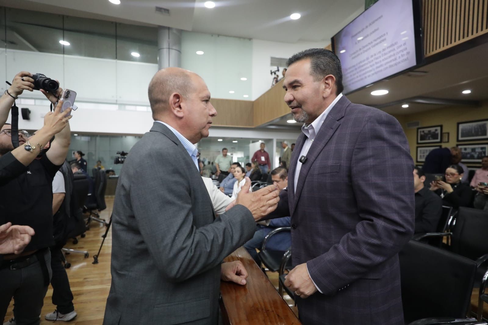 Morena cierra filas con Pérez Cuéllar por deuda heredada