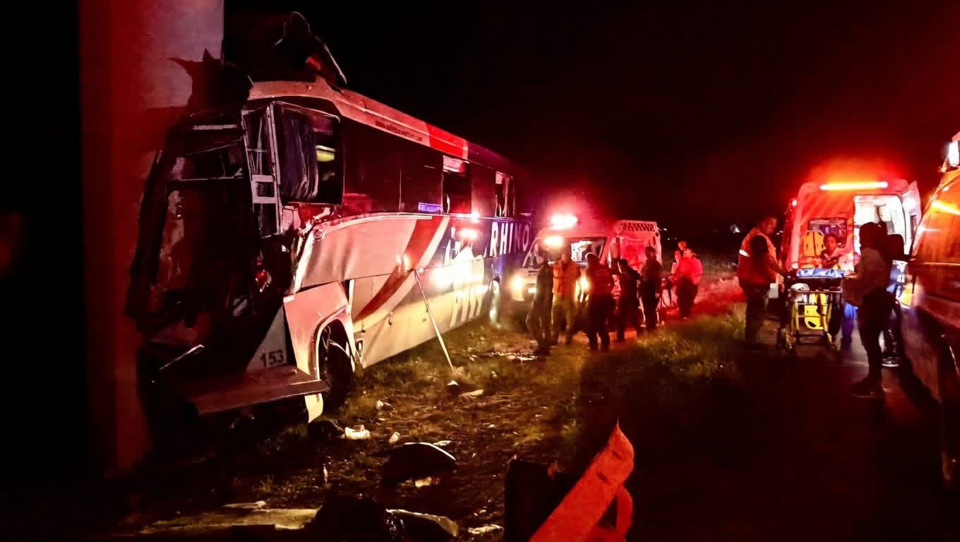 Camionazo en Delicias deja víctimas mortales