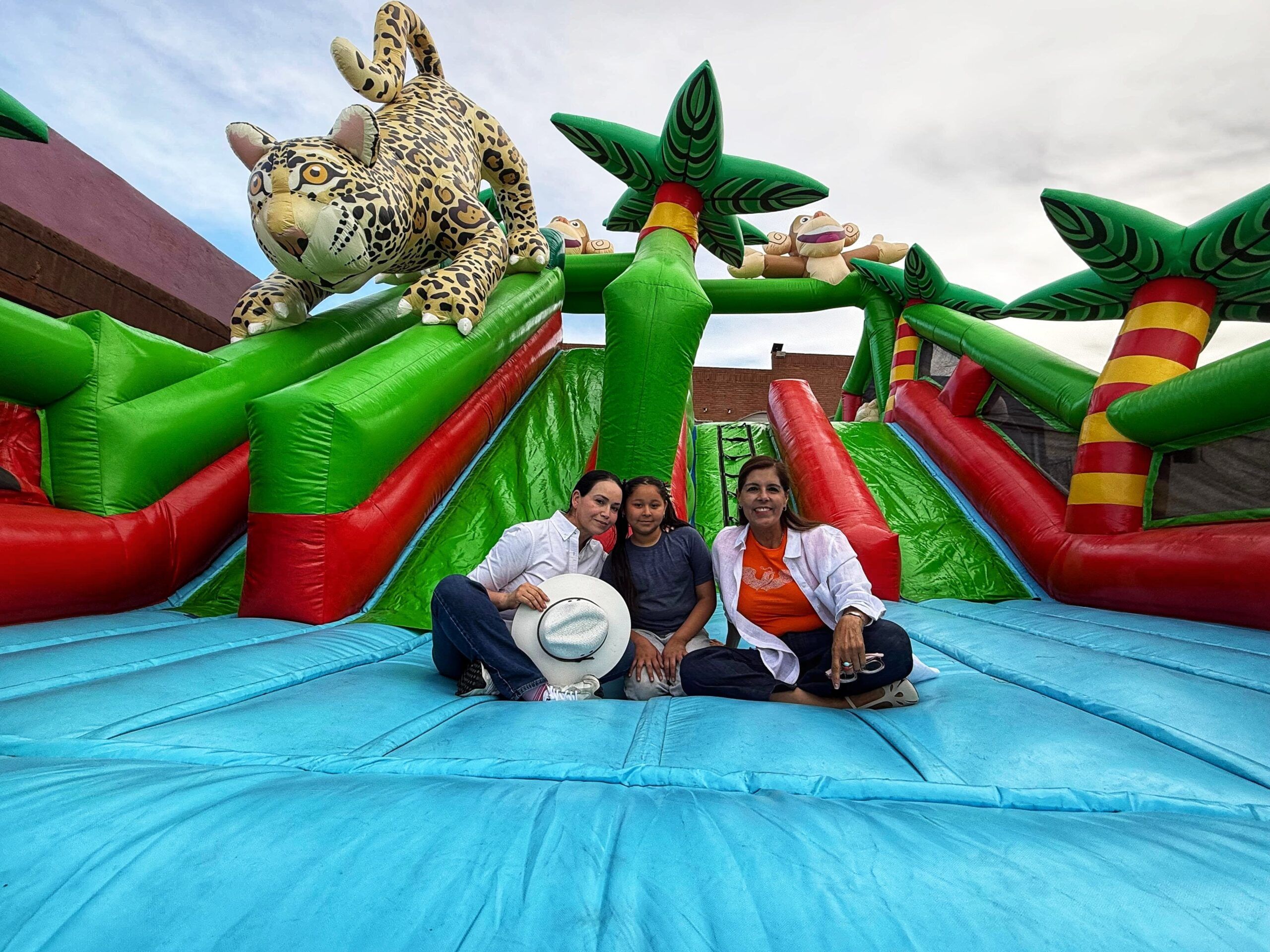 Llevarán diversión, dulces y sorpresas a colonias de Parral