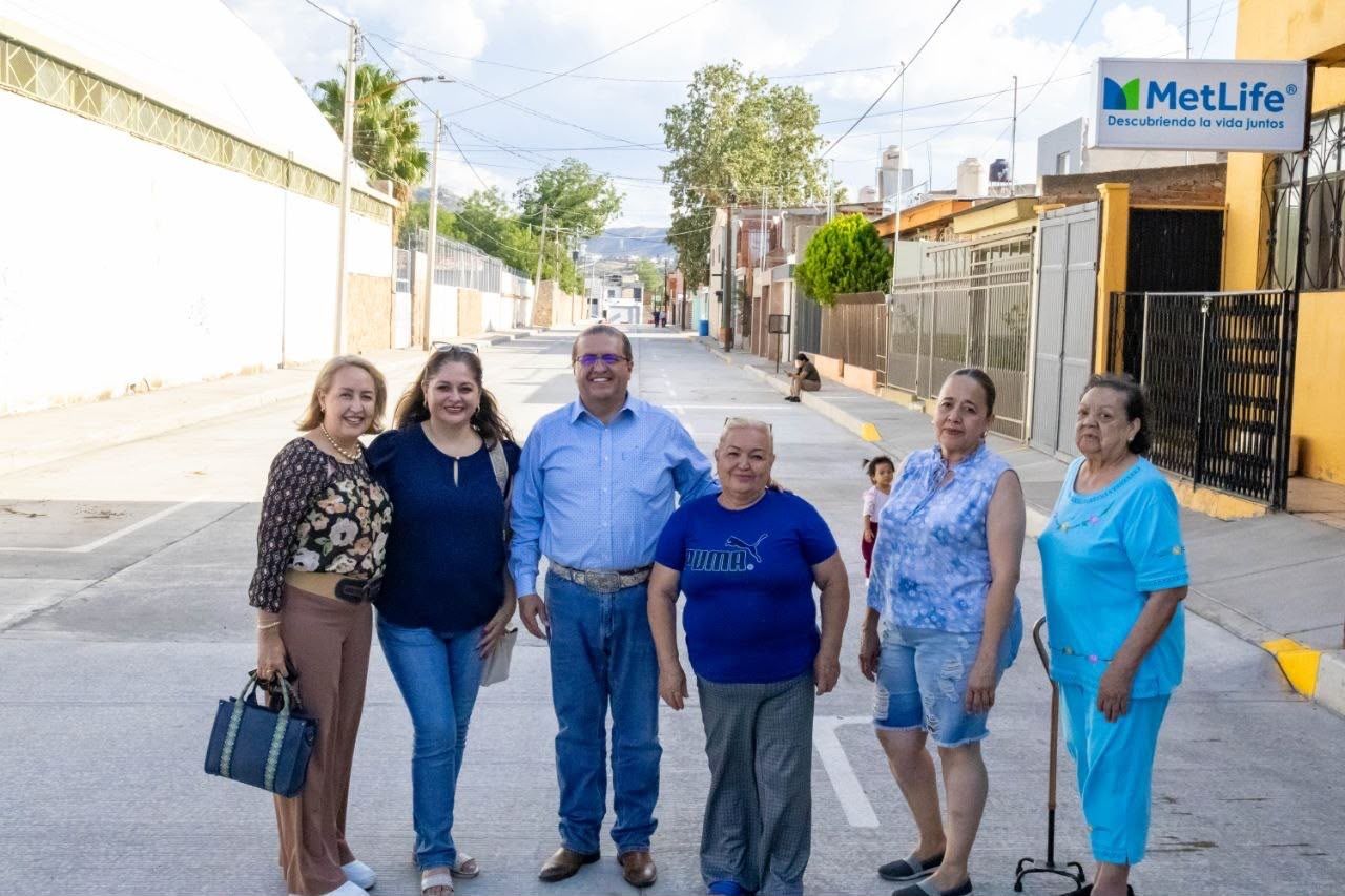 Entrega Chava Calderón pavimentación con concreto hidráulico en la colonia Las Huertas