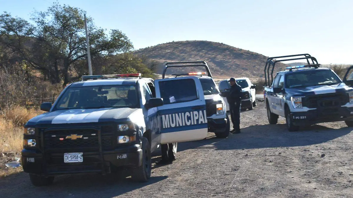 Grupo armado ataca a elementos de la Policía Estatal en el entronque de Aldama; delincuentes escapan tras abandonar ponchallantas