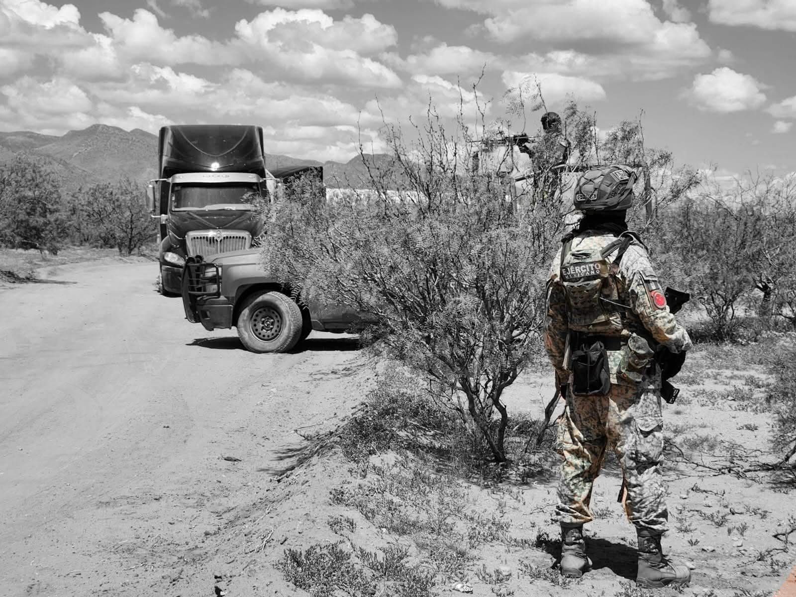 Ejército localiza toma clandestina y tráileres con combustible en Aldama