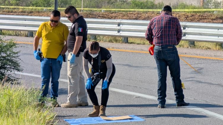 Arrojan decapitado con narcomensaje en la carretera Aldama