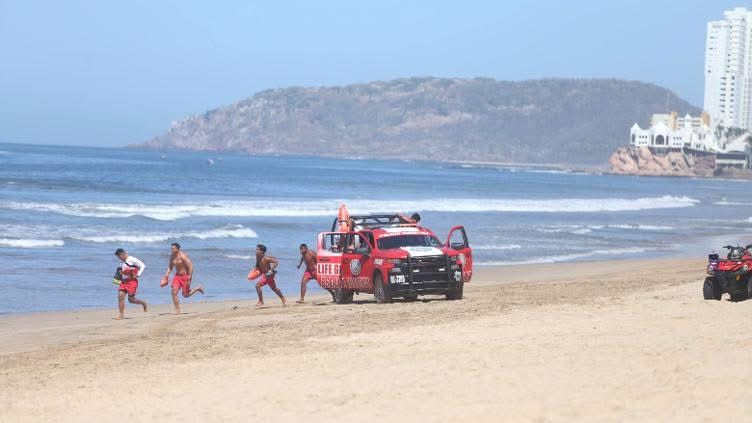 Arrastra mar de Mazatlán 400 metros a familia de Chihuahua; los salvan