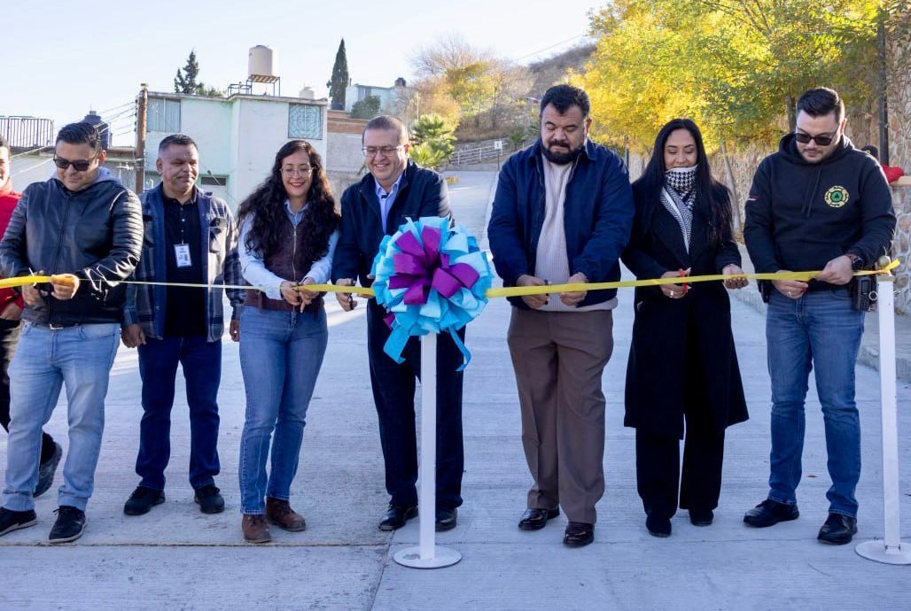 Infraestructura que se nota: pavimentan calle Tecolotes en Parral