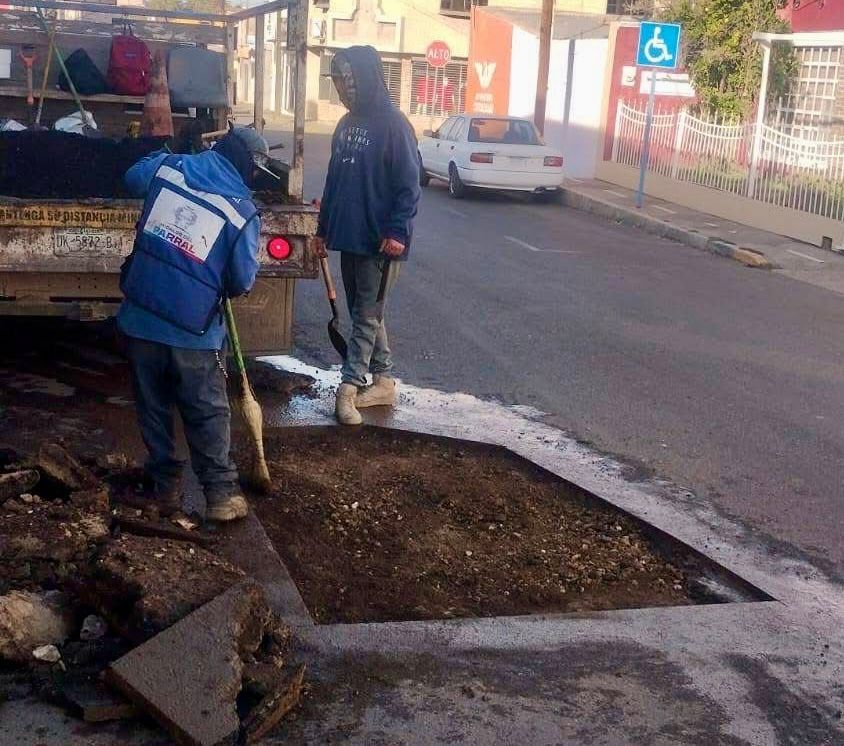 Gobierno de Parral invierte recursos propios para resarcir daños de la JMAS y proteger a la ciudadanía