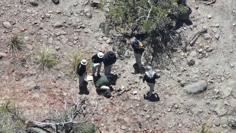 Encuentran cráneo y restos humanos en zona rural de Temósachic