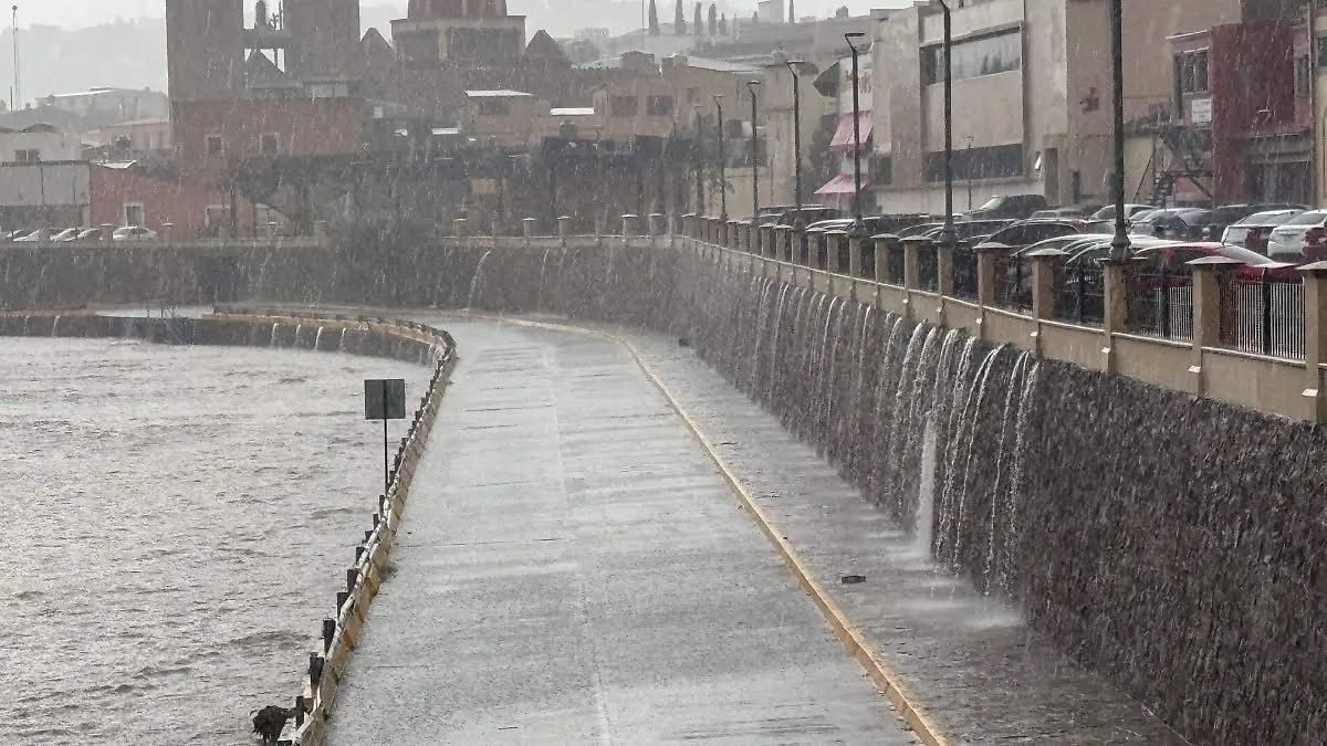 Lluvias y vientos causan inundaciones, caída de árboles y daños en Chihuahua