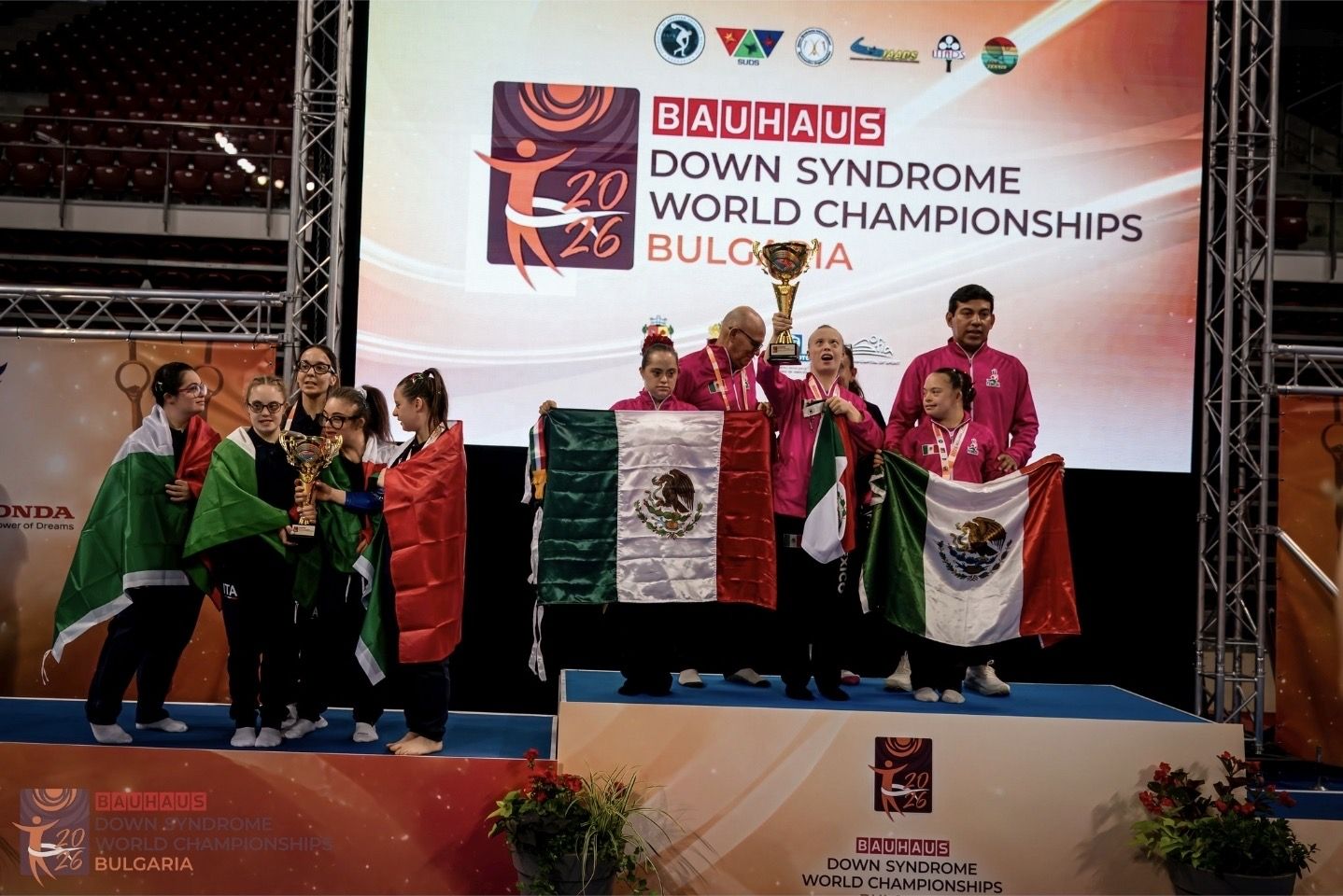 Parralense hace historia: Flor Ivonne Porras lleva a México a la cima del mundo en gimnasia