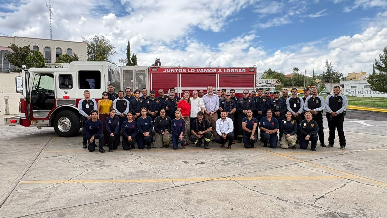 Empresarios fortalecen a Bomberos de Parral con donación de nueva unidad