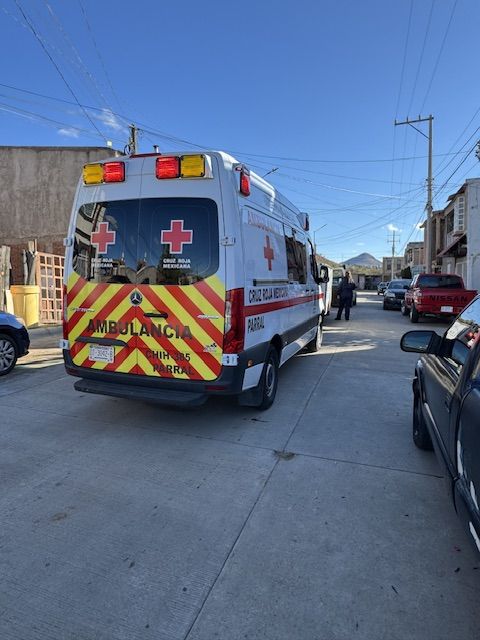 Hombre recibe descarga eléctrica y cae cinco metros en la colonia Juárez