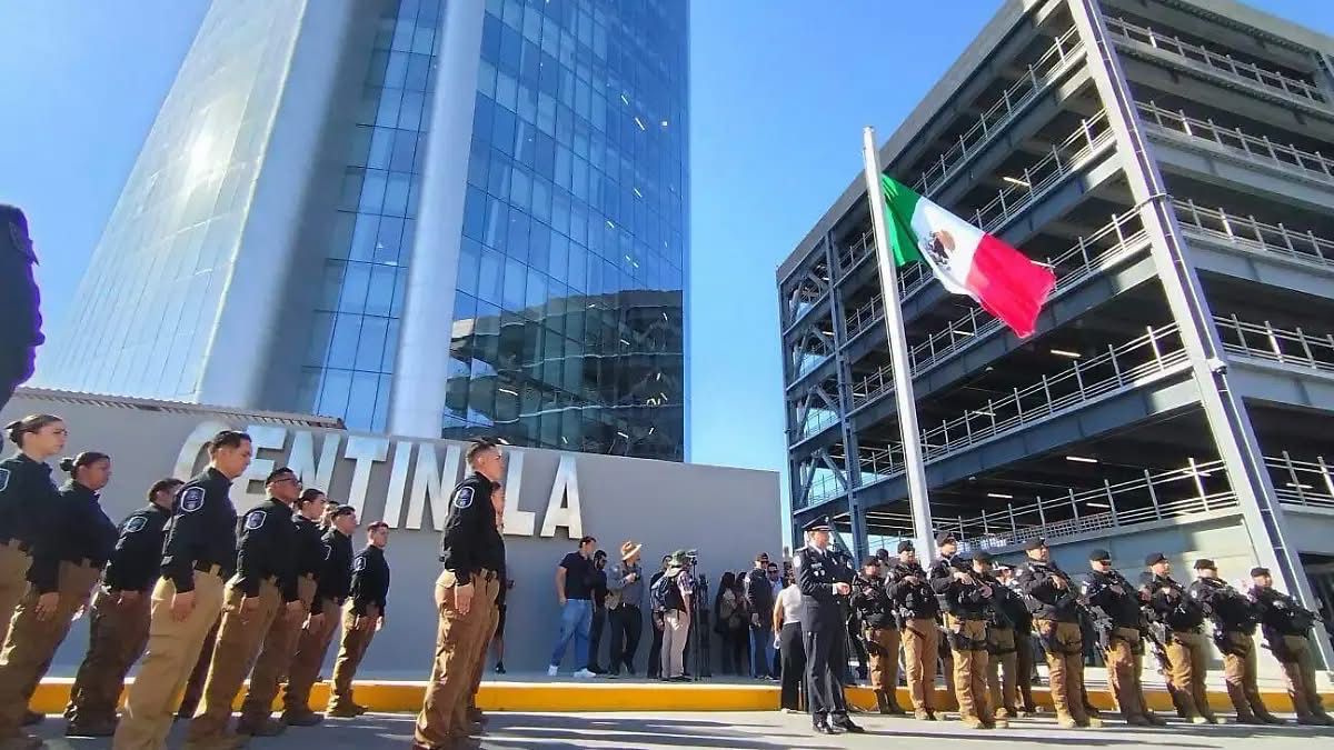 Por primera vez ondea la Bandera Nacional en la Torre Centinela